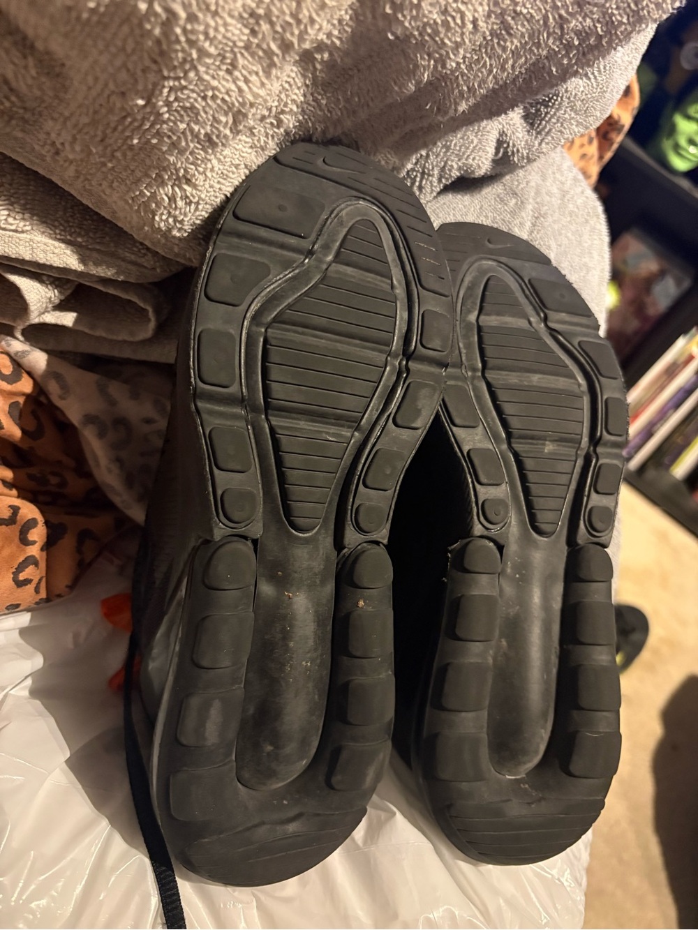 Nike Black Air 270 Athletic Sneakers - Picture 5 of 7